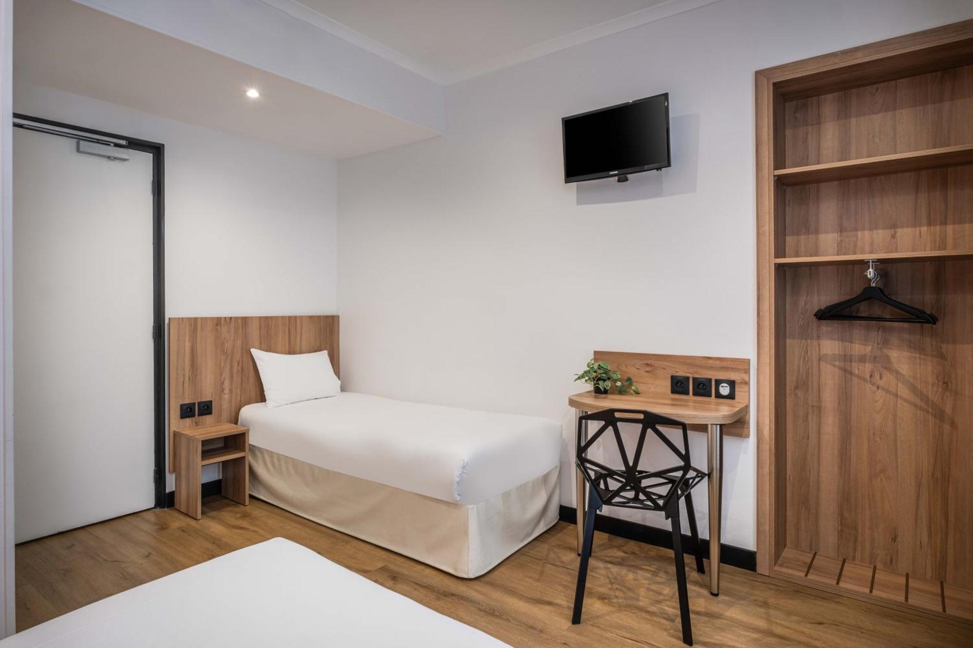 Hotel Daval Paris Exterior photo